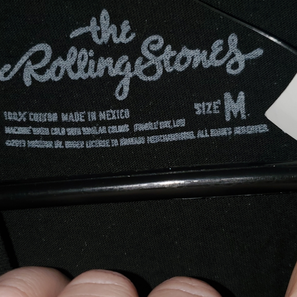 Rolling Stones Distressed Tongue Lips Black T Shirt - Picture 2 of 4